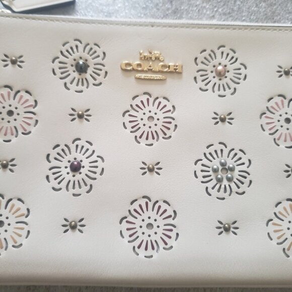 Coach White Leather Wristlet with Cut Out Tea Rose - Picture 3 of 12